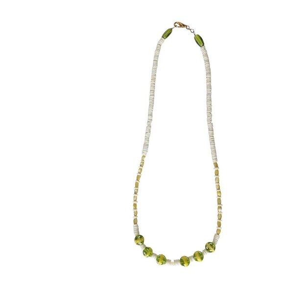 Handcrafted Beaded Necklace White and Green Beachcore - Picture 4 of 7